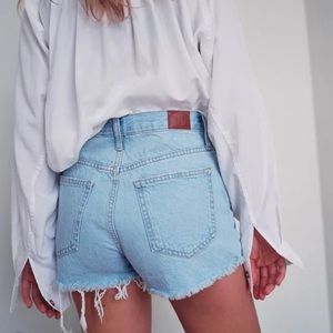 BDG Girlfriend High-Waisted Denim Short - Light Blue 24
